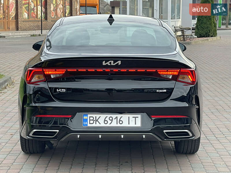 Седан Kia K5 2023 в Сарнах