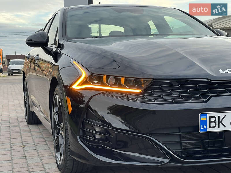 Седан Kia K5 2023 в Сарнах