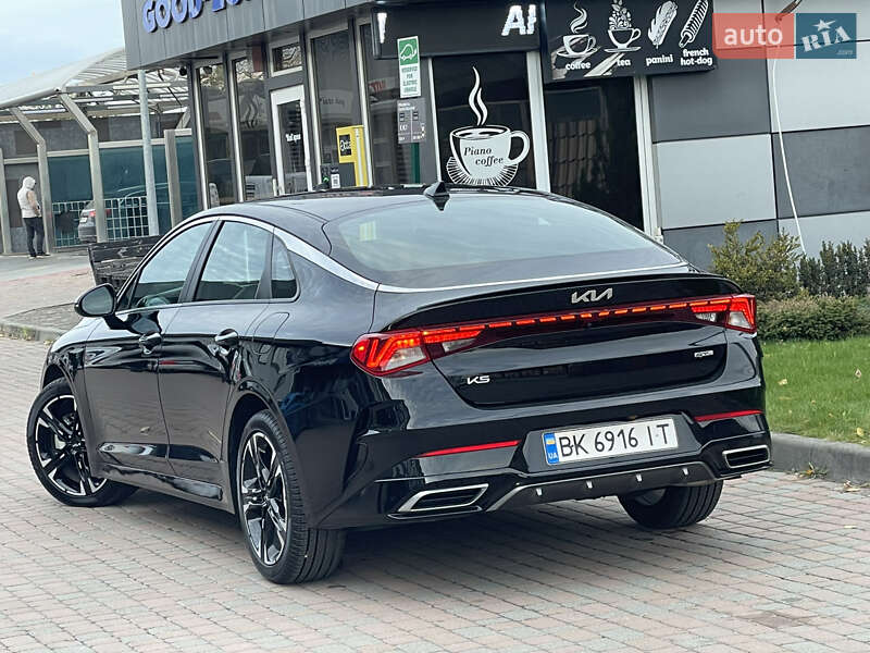 Седан Kia K5 2023 в Сарнах