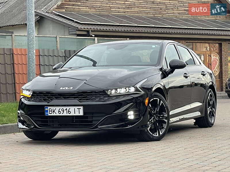 Седан Kia K5 2023 в Сарнах