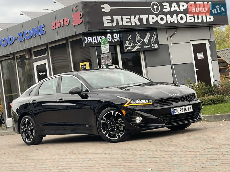 Седан Kia K5 2023 в Сарнах