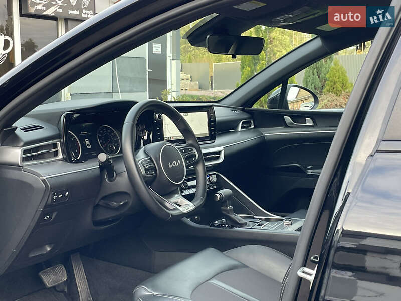 Седан Kia K5 2023 в Сарнах