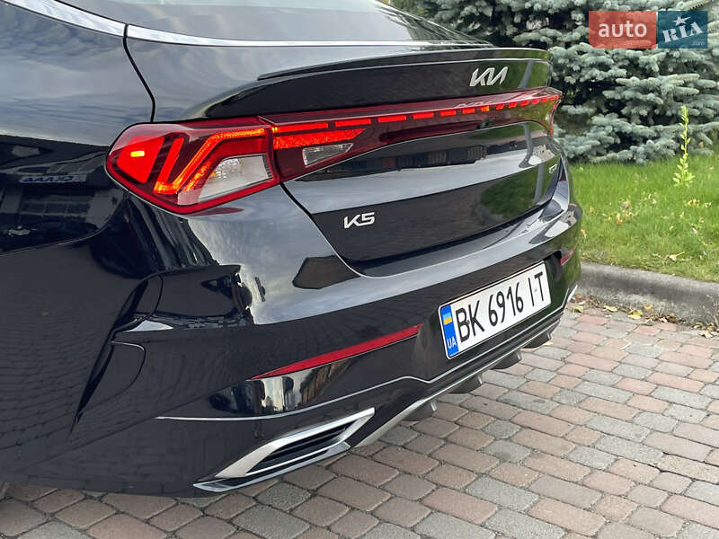 Седан Kia K5 2023 в Сарнах