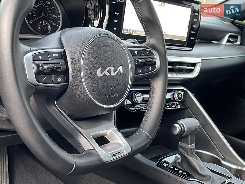 Седан Kia K5 2023 в Сарнах
