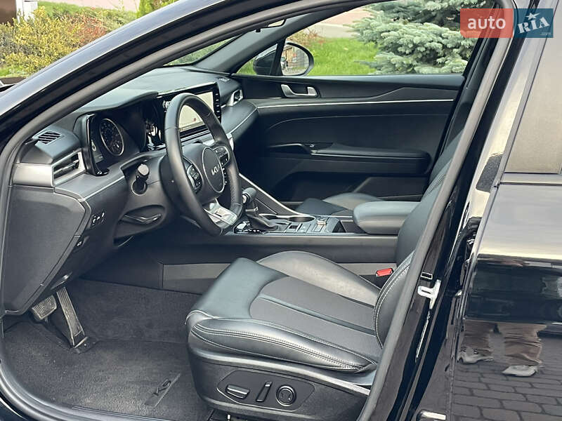 Седан Kia K5 2023 в Сарнах