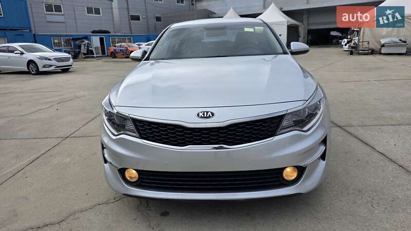 Седан Kia K5 2017 в Киеве