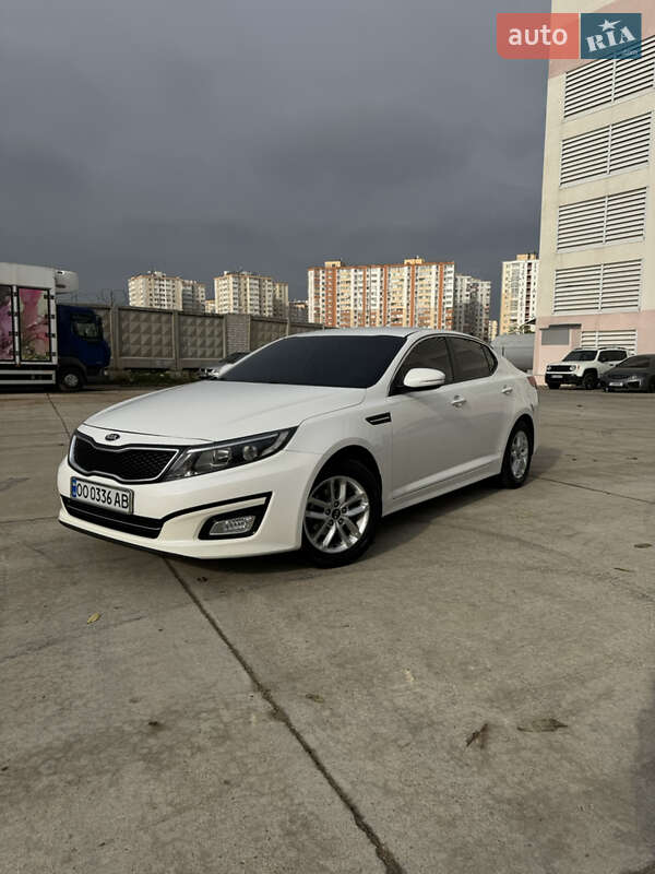 Седан Kia K5 2014 в Одессе
