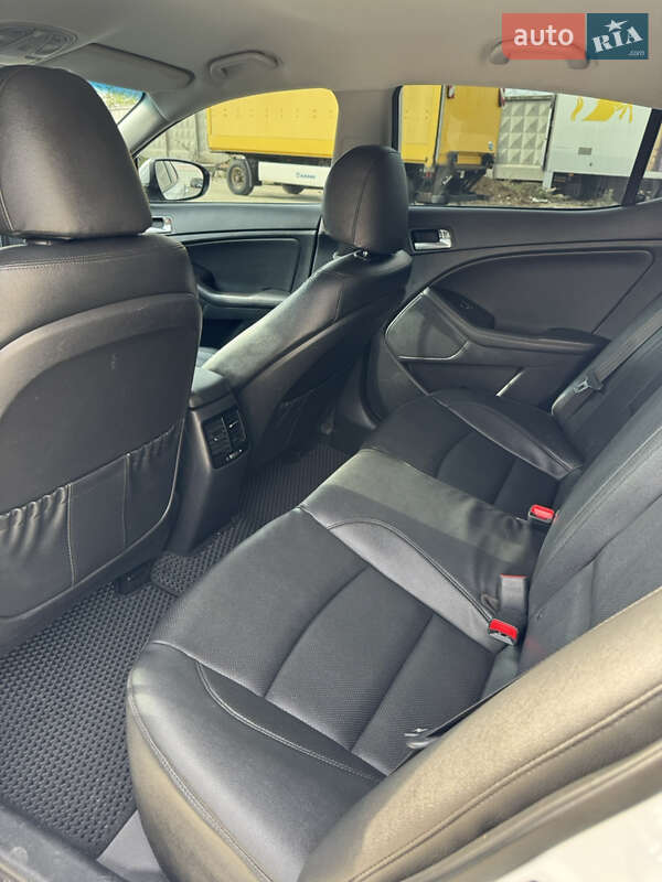 Седан Kia K5 2014 в Одессе