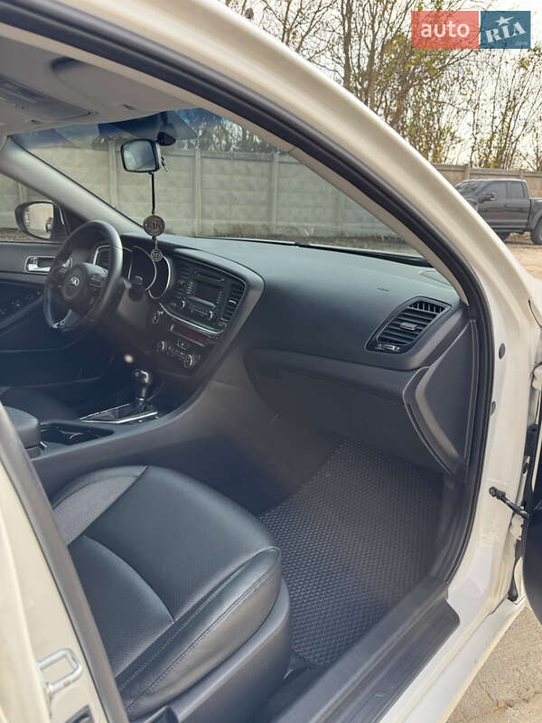 Седан Kia K5 2014 в Одессе