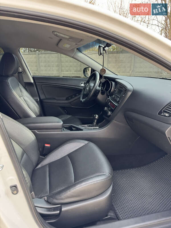 Седан Kia K5 2014 в Одессе