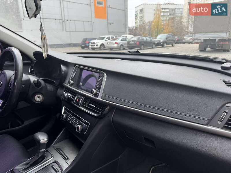 Седан Kia K5 2016 в Харькове