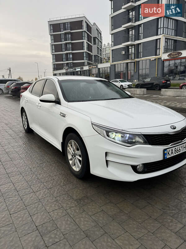 Седан Kia K5 2017 в Львові