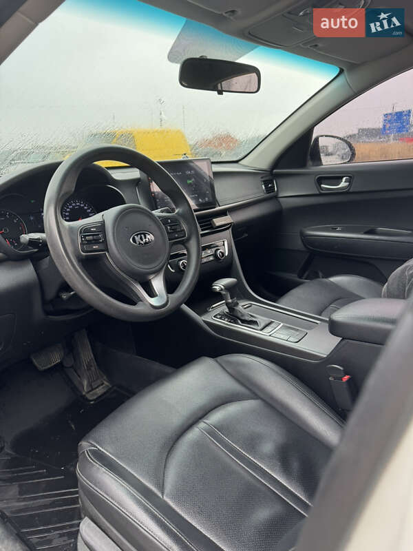 Седан Kia K5 2017 в Львові