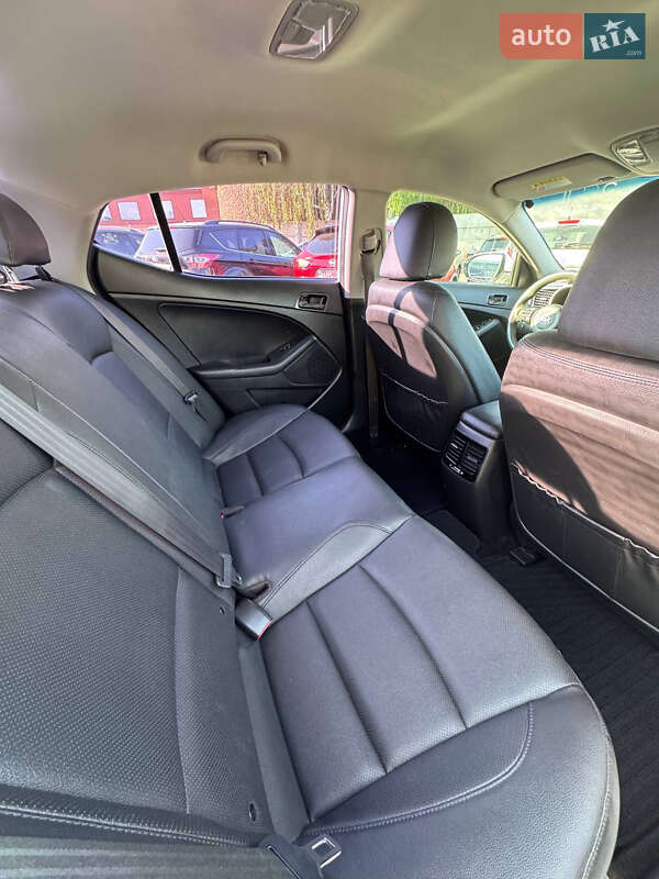 Седан Kia K5 2014 в Ізмаїлі