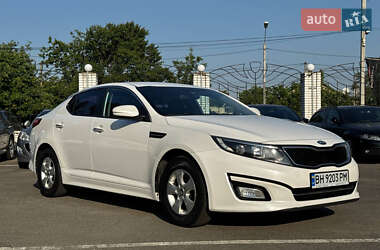 Седан Kia K5 2014 в Измаиле