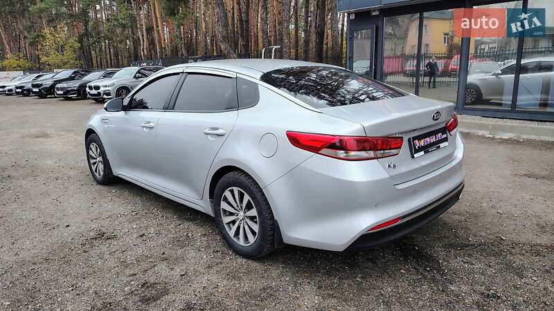 Седан Kia K5 2015 в Киеве