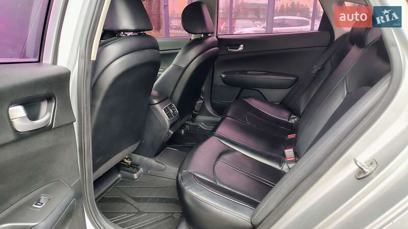 Седан Kia K5 2015 в Киеве