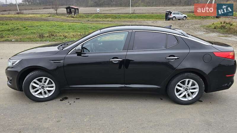 Седан Kia K5 2015 в Черновцах