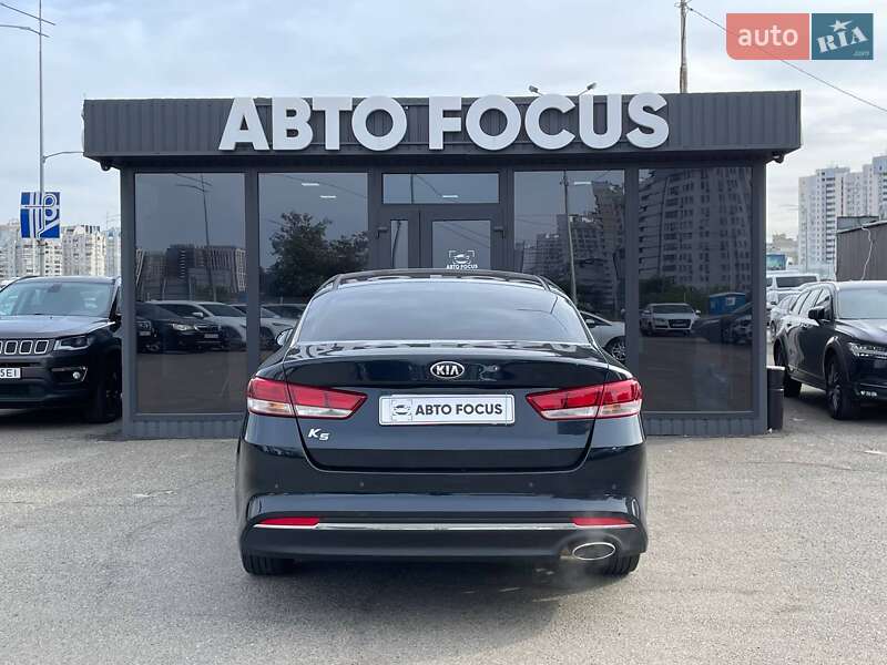 Седан Kia K5 2016 в Киеве