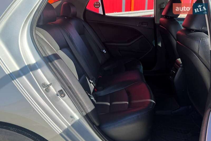 Седан Kia K5 2014 в Киеве