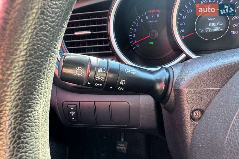 Седан Kia K5 2014 в Киеве