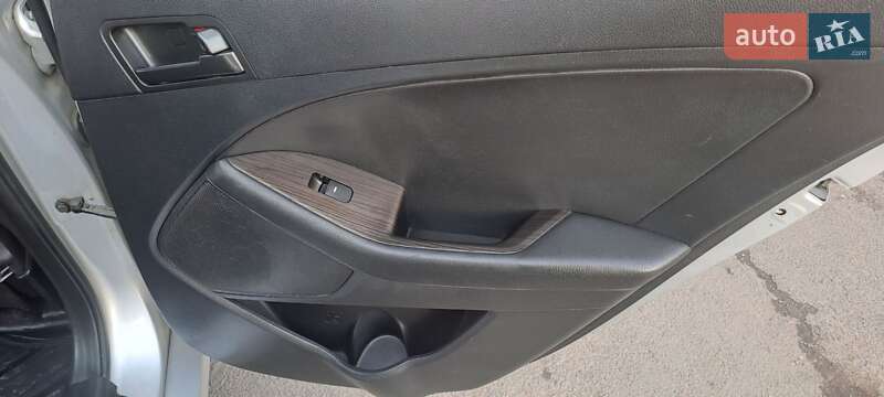 Седан Kia K5 2012 в Николаеве