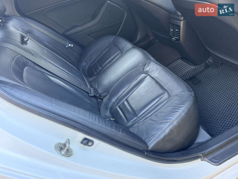 Седан Kia K5 2012 в Одесі