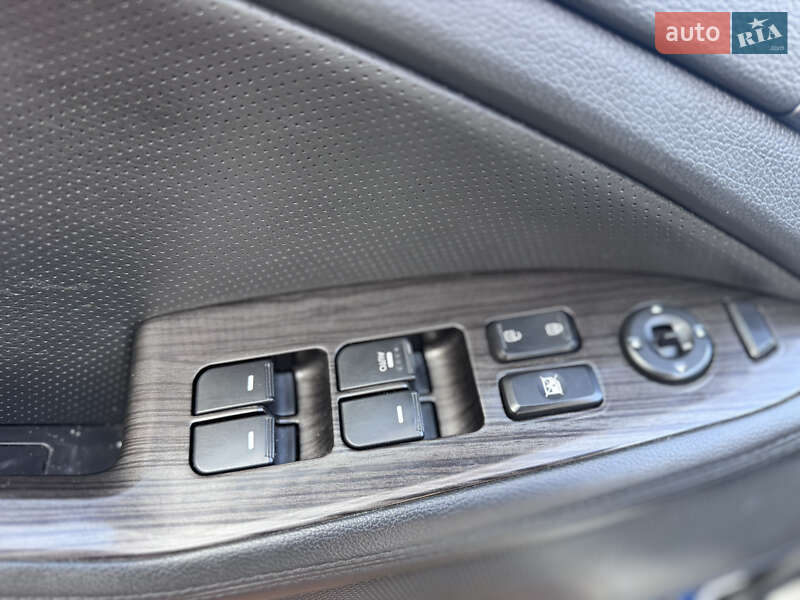 Седан Kia K5 2012 в Одесі