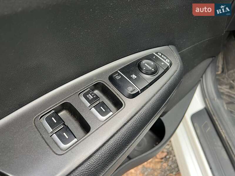 Седан Kia K5 2015 в Харкові