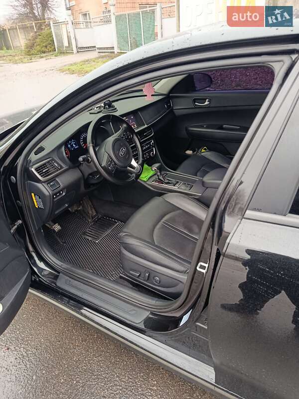 Седан Kia K5 2016 в Умані