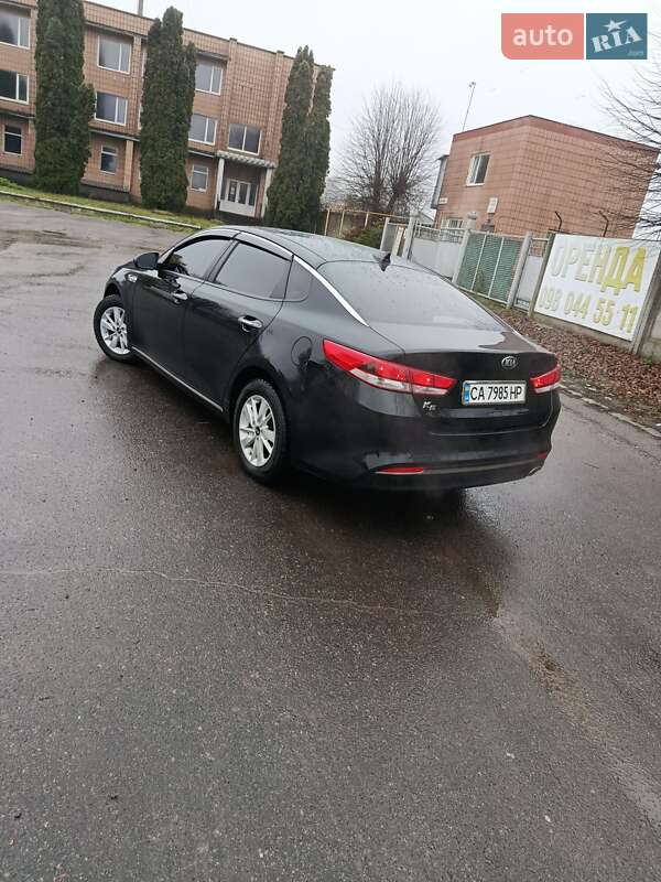 Седан Kia K5 2016 в Умані