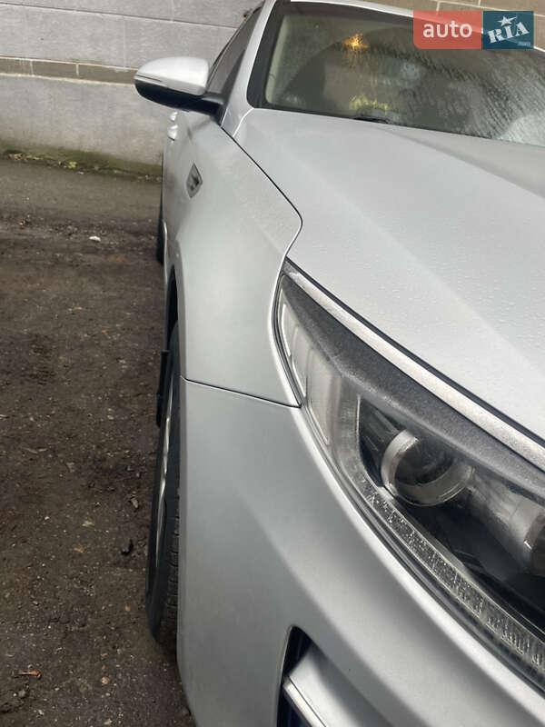 Седан Kia K5 2016 в Харькове