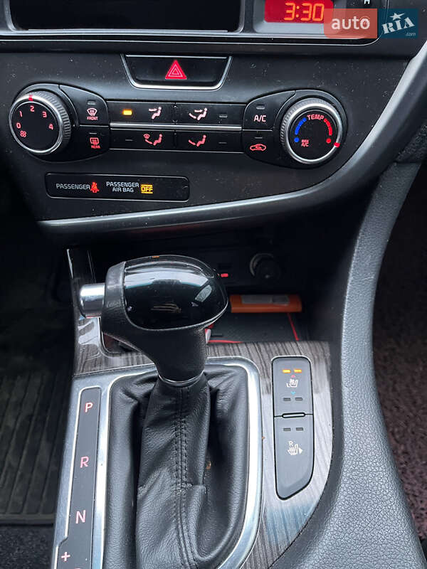 Седан Kia K5 2013 в Киеве