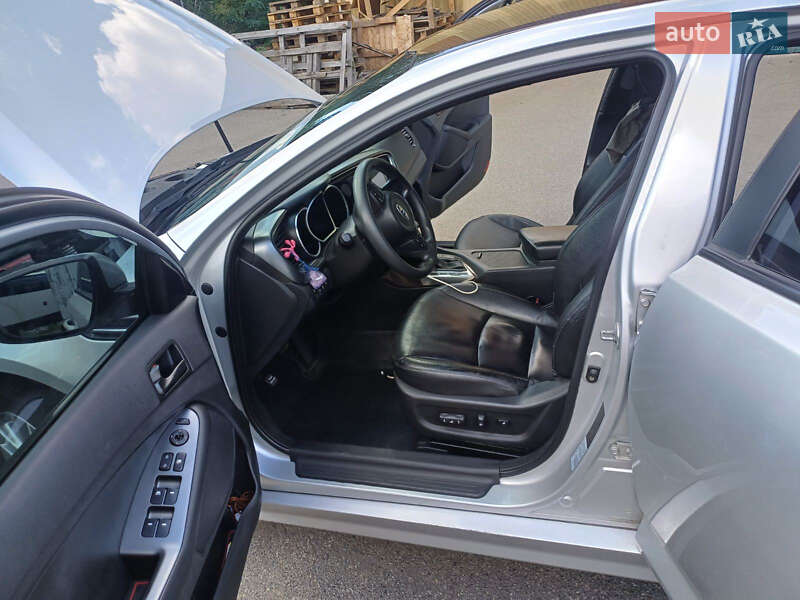 Седан Kia K5 2013 в Киеве