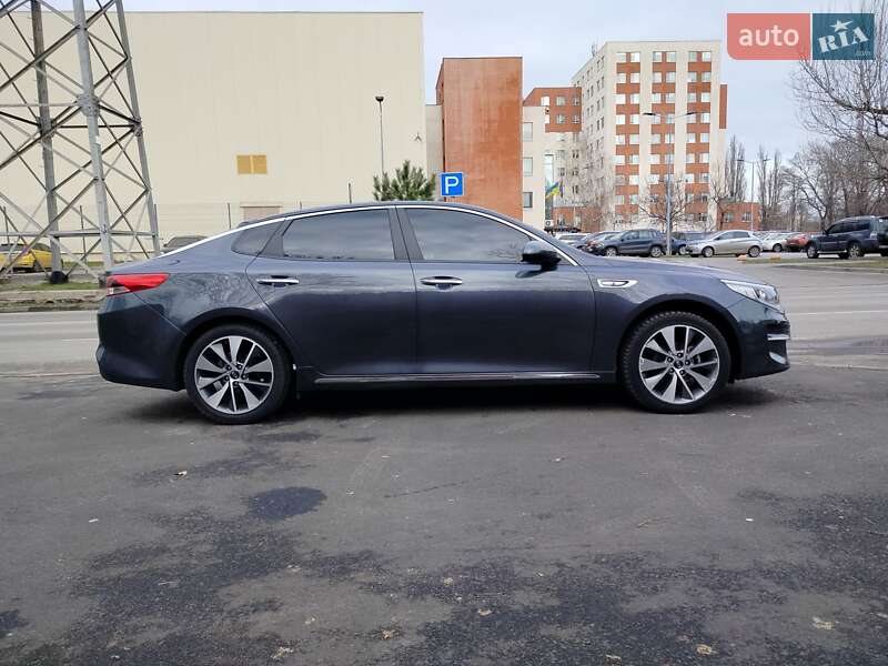 Седан Kia K5 2015 в Одессе