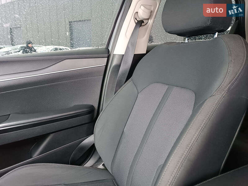 Седан Kia K5 2020 в Львове