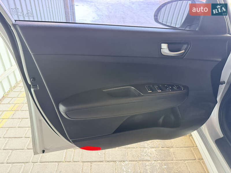 Седан Kia K5 2016 в Одессе