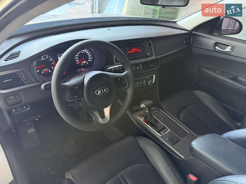 Седан Kia K5 2016 в Одессе