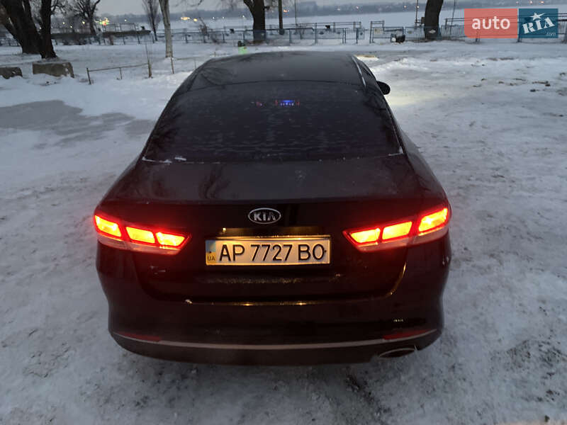 Седан Kia K5 2015 в Запоріжжі