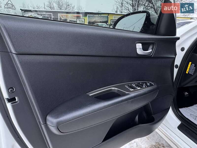 Седан Kia K5 2018 в Киеве