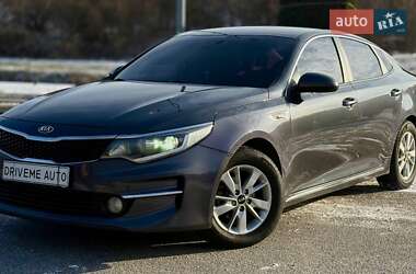 Седан Kia K5 2015 в Дніпрі