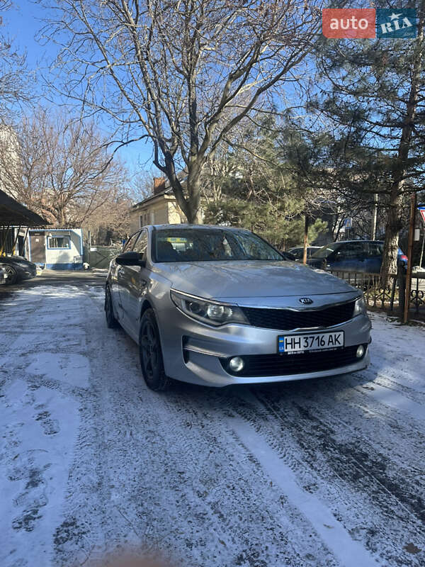 Седан Kia K5 2016 в Одессе
