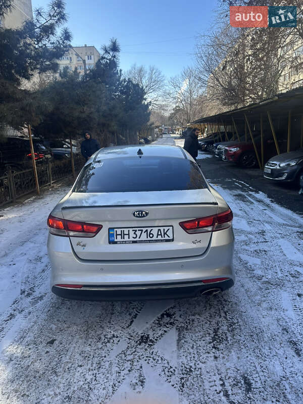 Седан Kia K5 2016 в Одессе