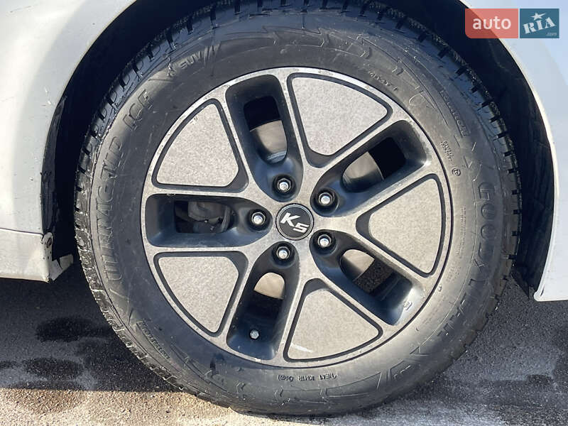 Седан Kia K5 2011 в Киеве