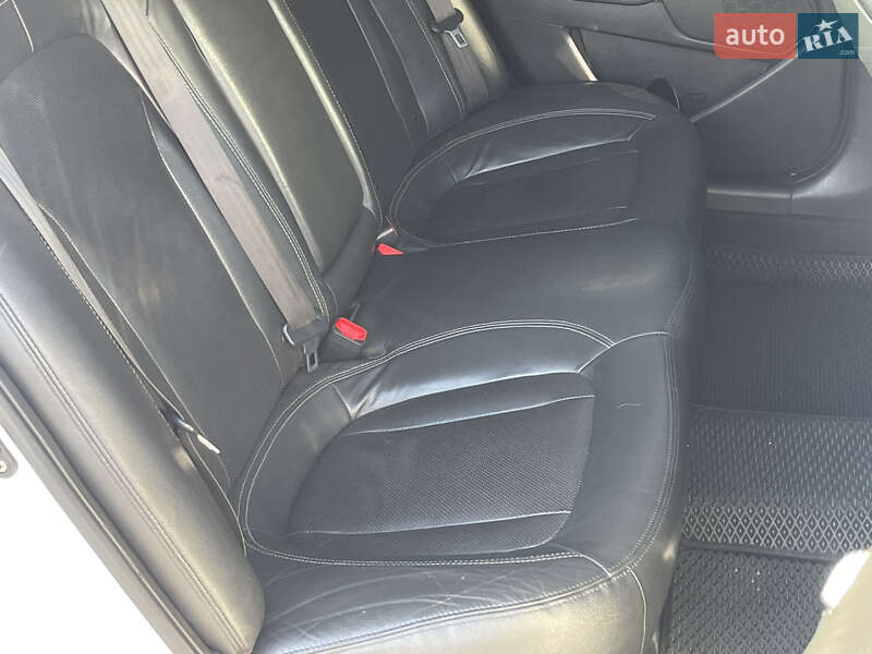 Седан Kia K5 2011 в Киеве