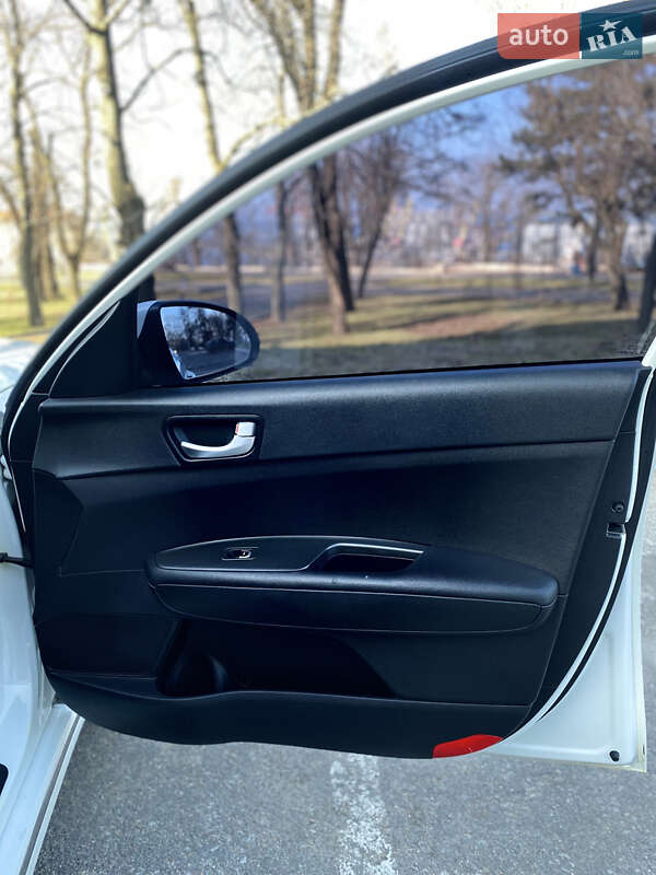 Седан Kia K5 2017 в Одесі