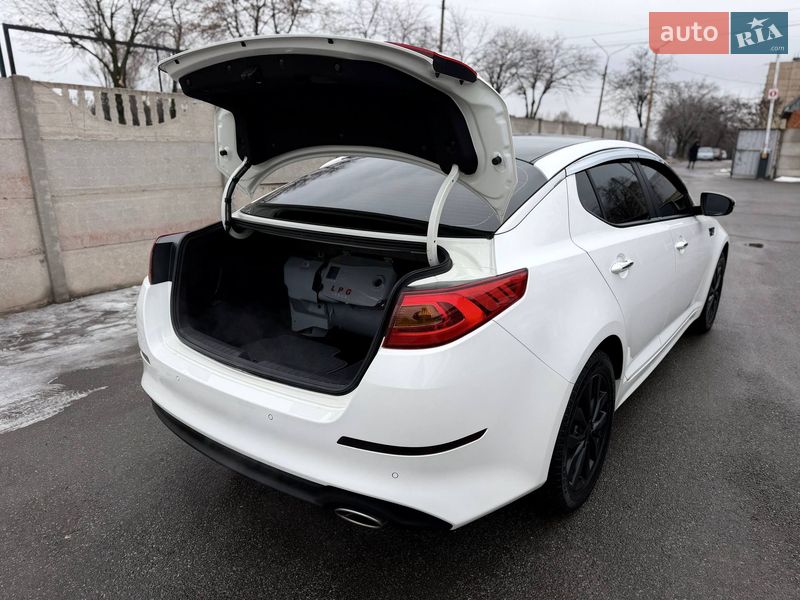 Седан Kia K5 2013 в Кривом Роге