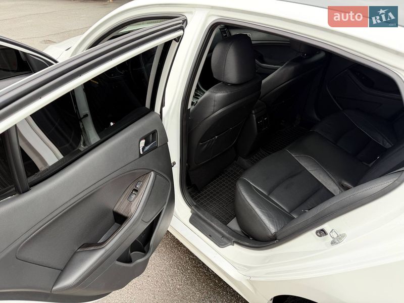 Седан Kia K5 2013 в Кривом Роге