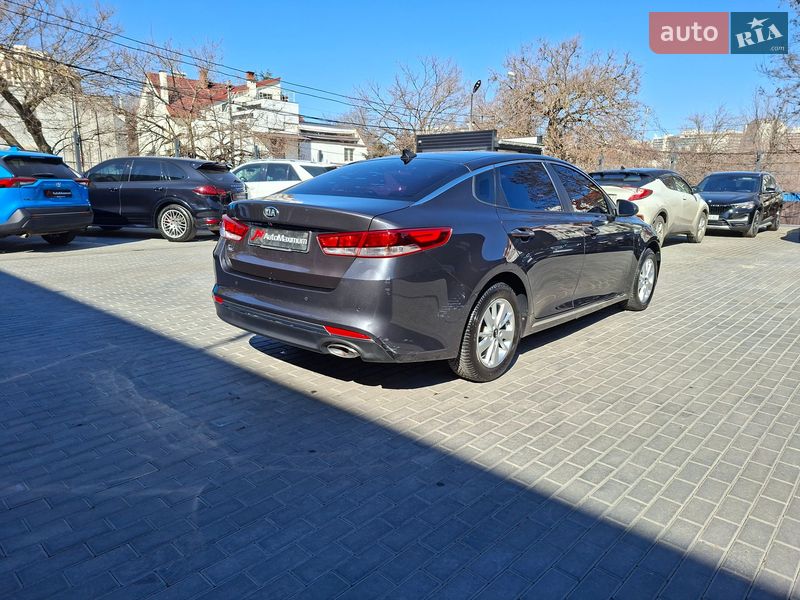 Седан Kia K5 2016 в Одессе