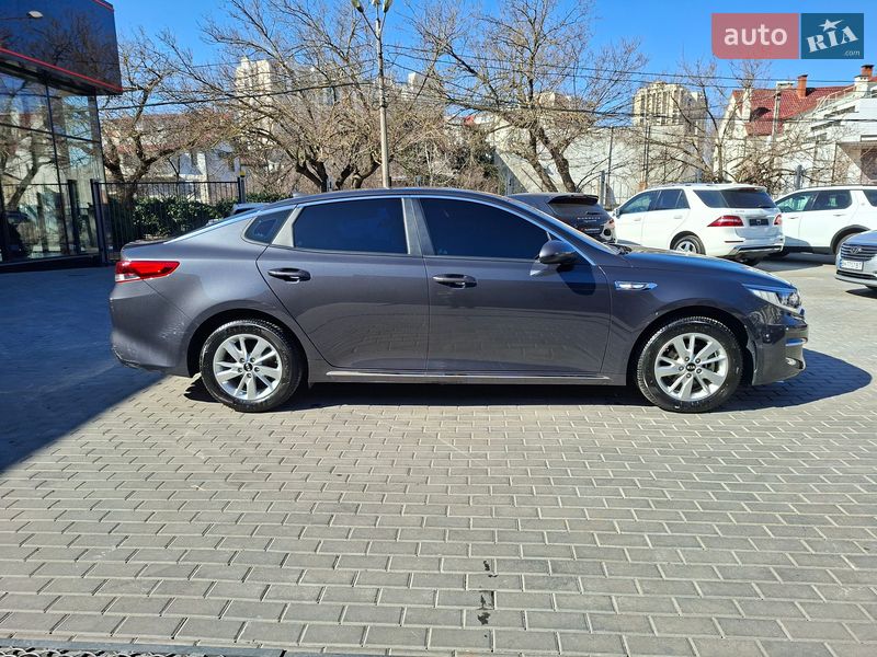 Седан Kia K5 2016 в Одессе